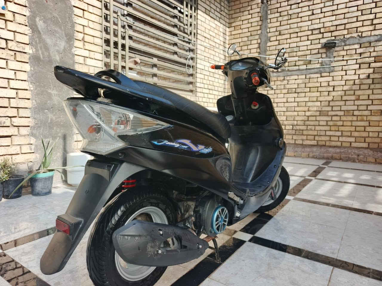 سلام عليكم كامكو في تو V2للببع موديل 16 ام الطلاعات بك لايت كريستال السعر 700 وبيه  
***********
