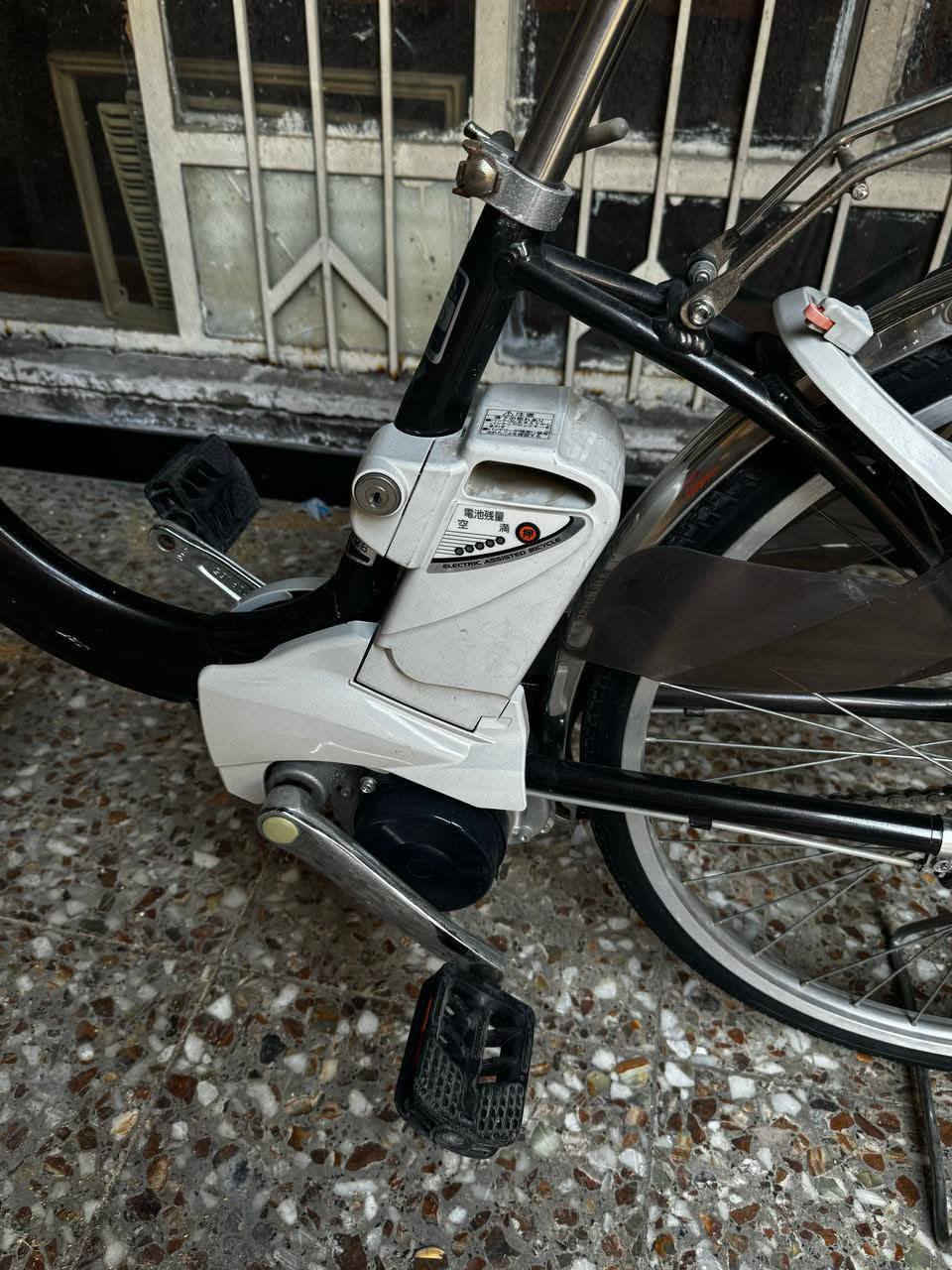 السلام عليكم بايسكل بناتي بنسونك مساعد شحن جديد وكلشي بي بلادي وشغال شاحنته والبطاريه ويا والبطاريه ليثيوم جديده كل خلل مابيها سعره 250 مكان بغداد *********** غير متواجد على الفيس
