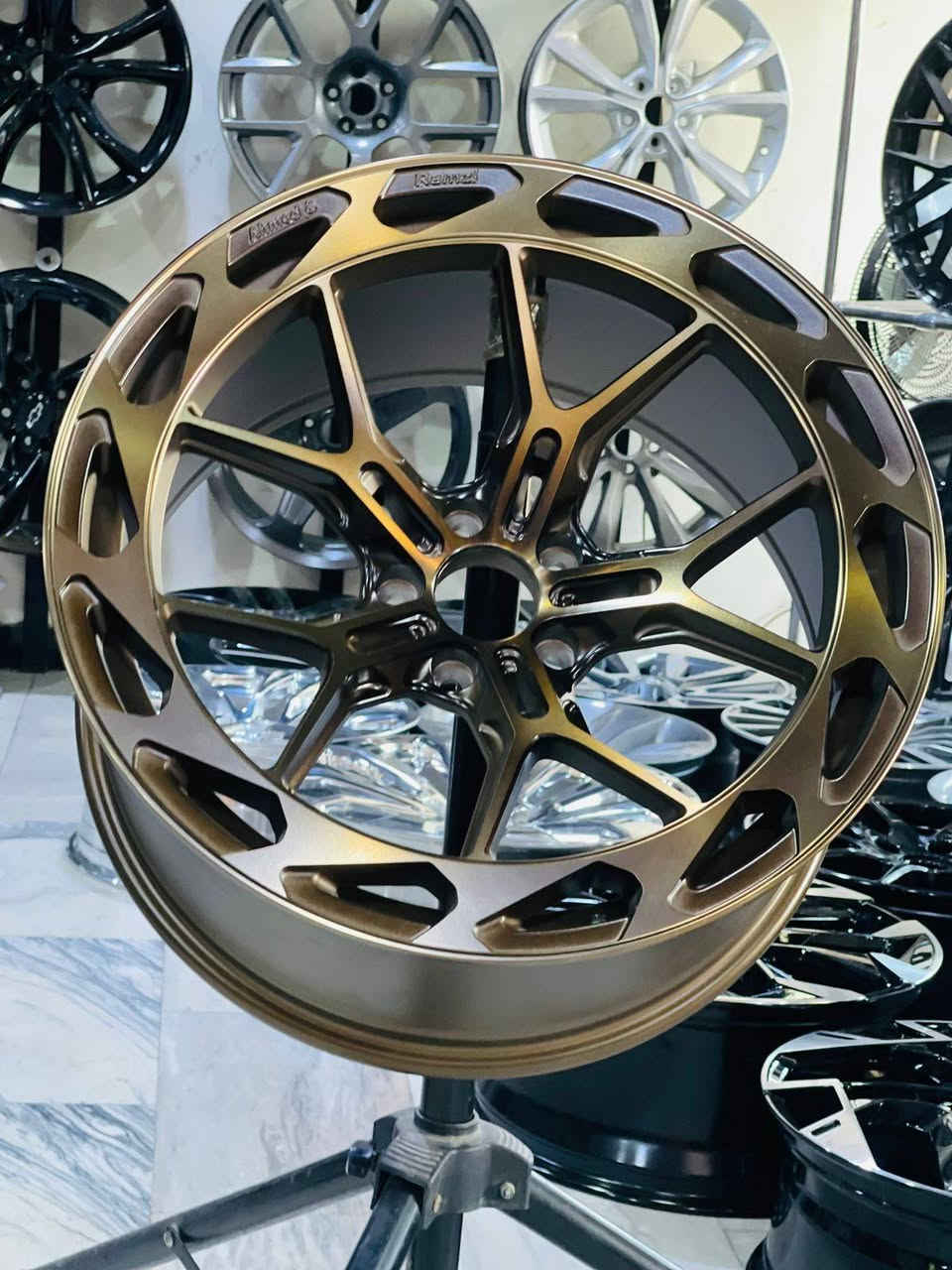 السلام عليكم ويلات  روهانه
يرهم جارجر / جالنجر / موستانك / كرايسلر 

احمد ورمزي 
احمد ورمزي 

***********
