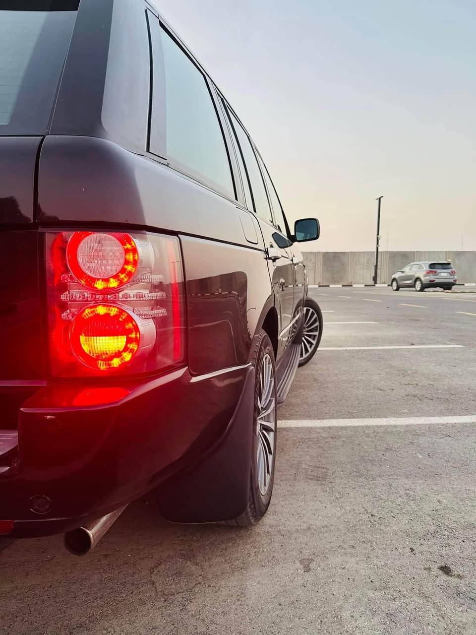 مكان سيارة بغداد زيونة
السعر  20 مليون دينار عراقي 
***********
***********************
‏Range Rover Vogue
موديل 2012
لون اسود ماشية 110 الف كيلومتر مكفولة كفالة عامة  دعامي للدعامي
بيع نقد 
 
محرك V8 سلندر بدون سوبر ارغب محرك 

سيارة وكالة امريكي ضمان دولي    

***********************
مواصفات 
لون اسود
رقم السيارة مميز
 بصمة 
سلايد                                                                                          
داخل اسود
جام اخضر
مراة شفط                                                                      كشنات كهرباء 
كشنات تدفئة
كشنات جلد 
شاشة لمس 
 كاميرا 
شاشة مال كيج اندرويد 
دبلات جبريس صاعد و نازل حسب رغبة 3 حركات
‏CD 6 changer 
‏سيستم صوت سماعات
كشن تدفئة 
ستيرن تحكم فوول اوبشن
اربع نضام قيادة (صحراء و ثلج و جبال و ستاندارد )
گیر (سبورت و عادي و اوتوماتيك)
بريك بصمة
تبريد مركزي تشغيل يسار و يمين و امامي و خلفي مختلف حسب رغبة
واكو بعد هواية مواصفات مذكرتهم *************************
شروط سيارة 
سيارة علي وضع وكالة احلي بالواقع
بيها بعض اماكن صبغ
سيارة ابدا ما تصرف عليه اي مصاريف الحمدالله 
سيارة بإسمي و تحويل حاضر نفس اليوم  

السعر 20 مليون دينار عراقي

عنوان السيارة بغداد زيونة
هاتف ***********
