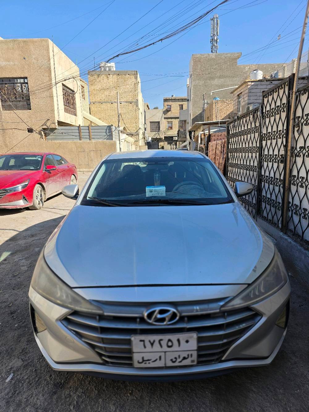 سيارة هيونداي النترا للبيع في أربيل، اللون فضي. السيارة بحالة جيدة وتتمتع بفحص شامل كما موضح في الصور. مناسبة للشراء لكل من يبحث عن سيارة مريحة واقتصادية.