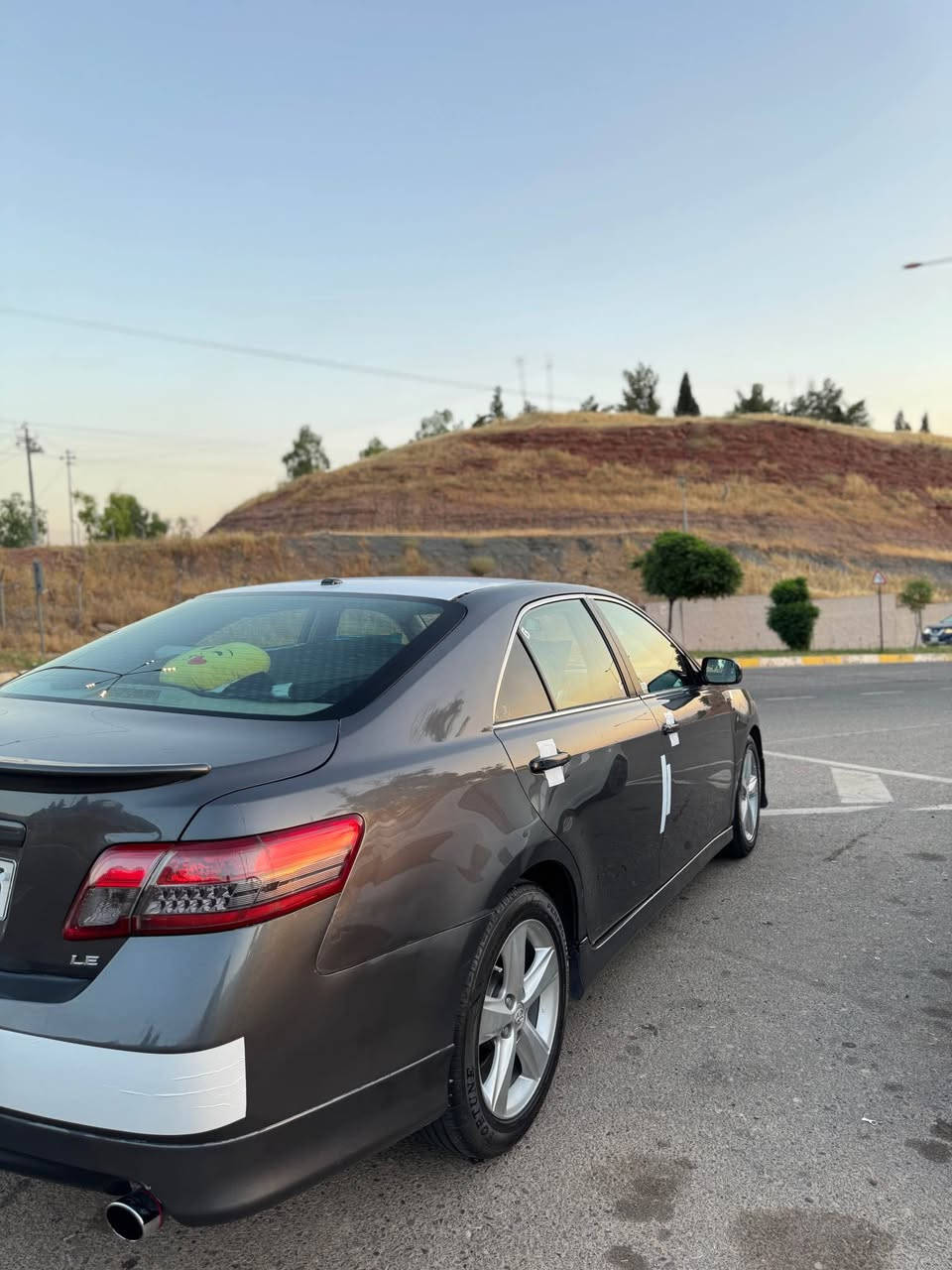 کامیری مۆدێل ٢٠١١ 
رەنگی نەوتی 
مواسەفات. کوشن کارەبای سوکان ڤۆلیۆم تەعدیل سورعە 
٤ جام ئۆتۆ 

٣ پارچەی پێشی هەیە بێ ناوگرن 
سەیارەکە زۆر جوان و پاک ماوەتەوە 
  
چوار تایەی لۆکی بۆبەستراوە 

*********** كويسينجاك, أربيل
