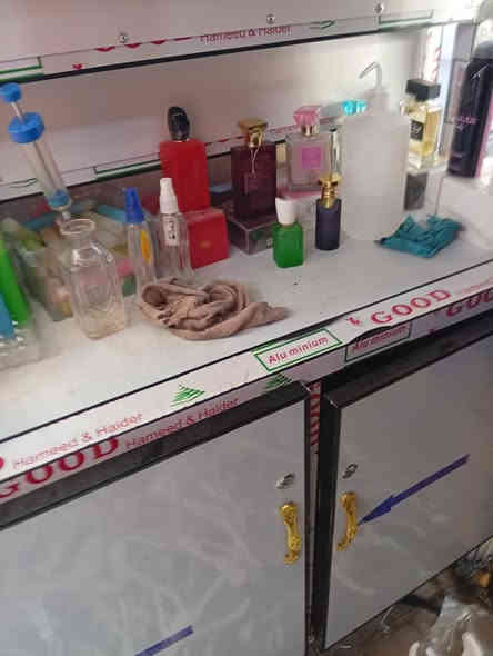 السلام عليكم متاح ميز  مع عطور مركزه فرنسيه 50 تقريبا ربع مع علب مع شيشة عطور 13درزن عطور للاستفسار الاتصال مكاني كوت مركز المدينة  سبب البيع غير متفرغ ***********
