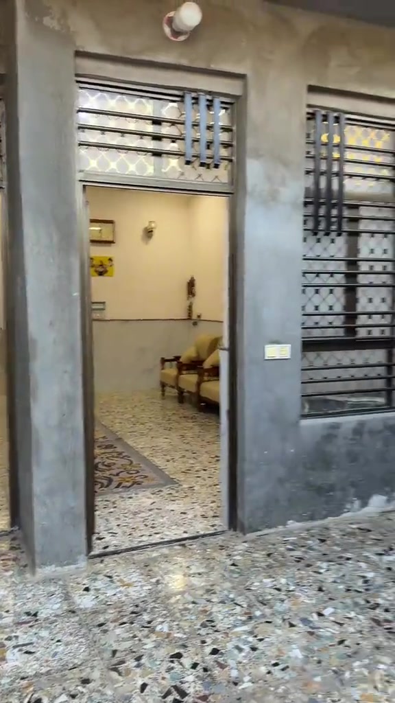 بيت للبيع الموقع بغداد بين حي طارق الوسط والقديم المساحه 100متر طابق واحد بناء حديث جاهز من كلشي الشراي مراجعة مكتب عقارات المصطفى او الاتصال على هذه الارقام ***********.  *********** والسعر اول تعليق في الفيديو #عقارات_بغداد #بيوت #عقار #عقاري #متابعه_ولايك_واكسبلور_احبكم 
