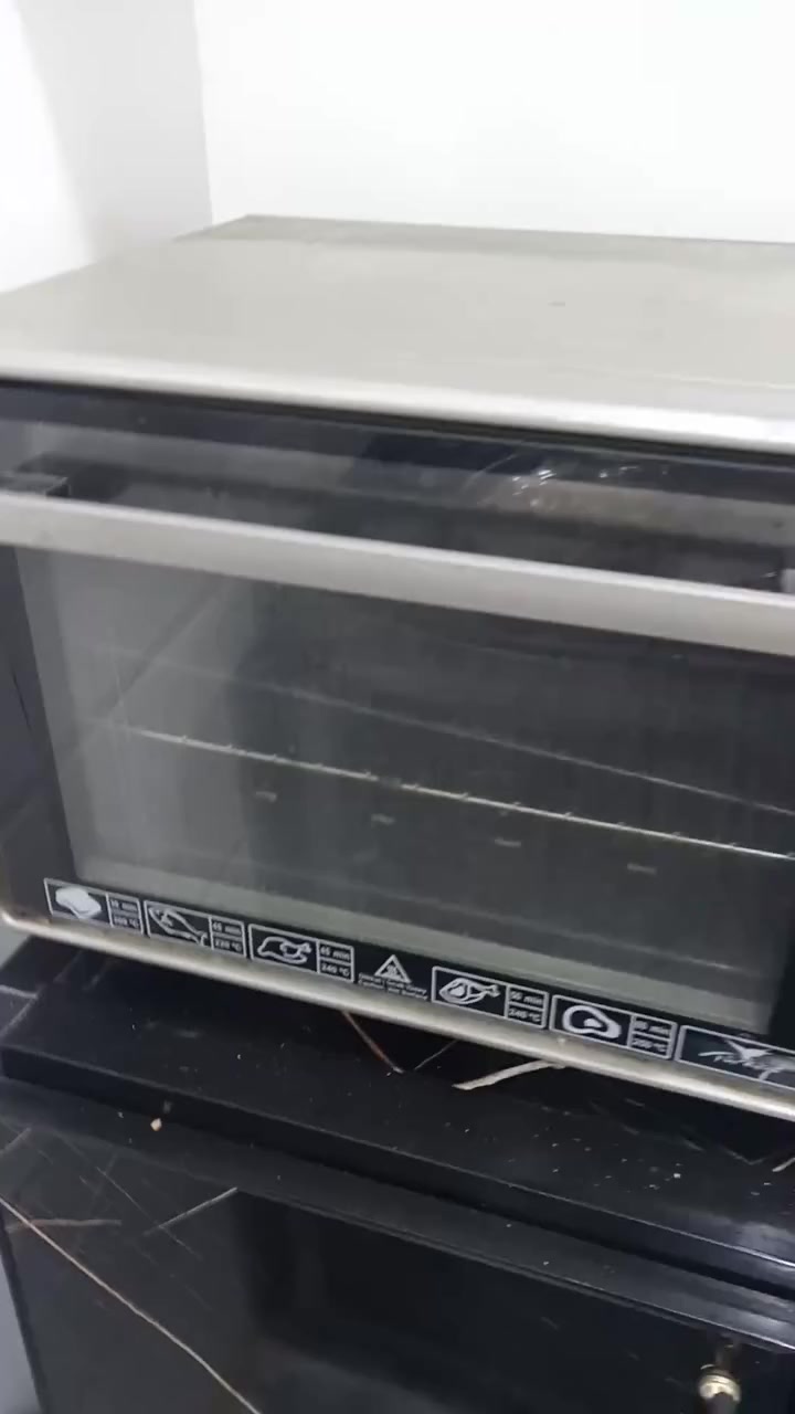 اغراض للبيع المكان الناصرية مركز 
الميز ب25 
البرده قياس كبير ب20 
الفرشة قياس كبير ب15 
الشلال كبير ب35 وبي مجال 
الفرن قياس كبير هو وملحقاته ب30
هذا الرقم 
***********
