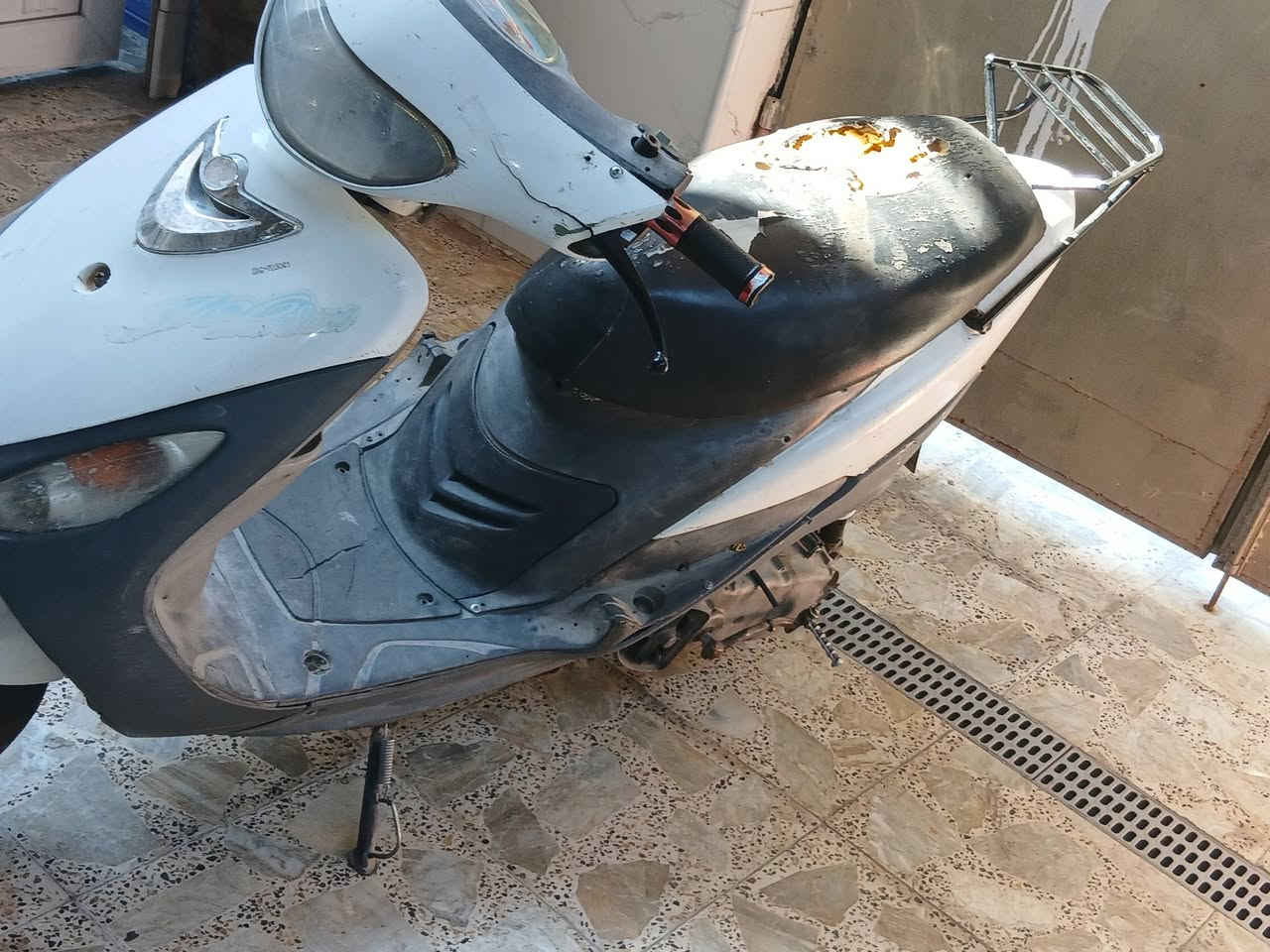 ماكس منغولي 
دراجة مفتوحة
مرة وحدة
كابريتر ABK
دراجة نكرة
وحدة
كهربايات شغالة 
هورن شغال بريك خلفي
سعر 275
***********
