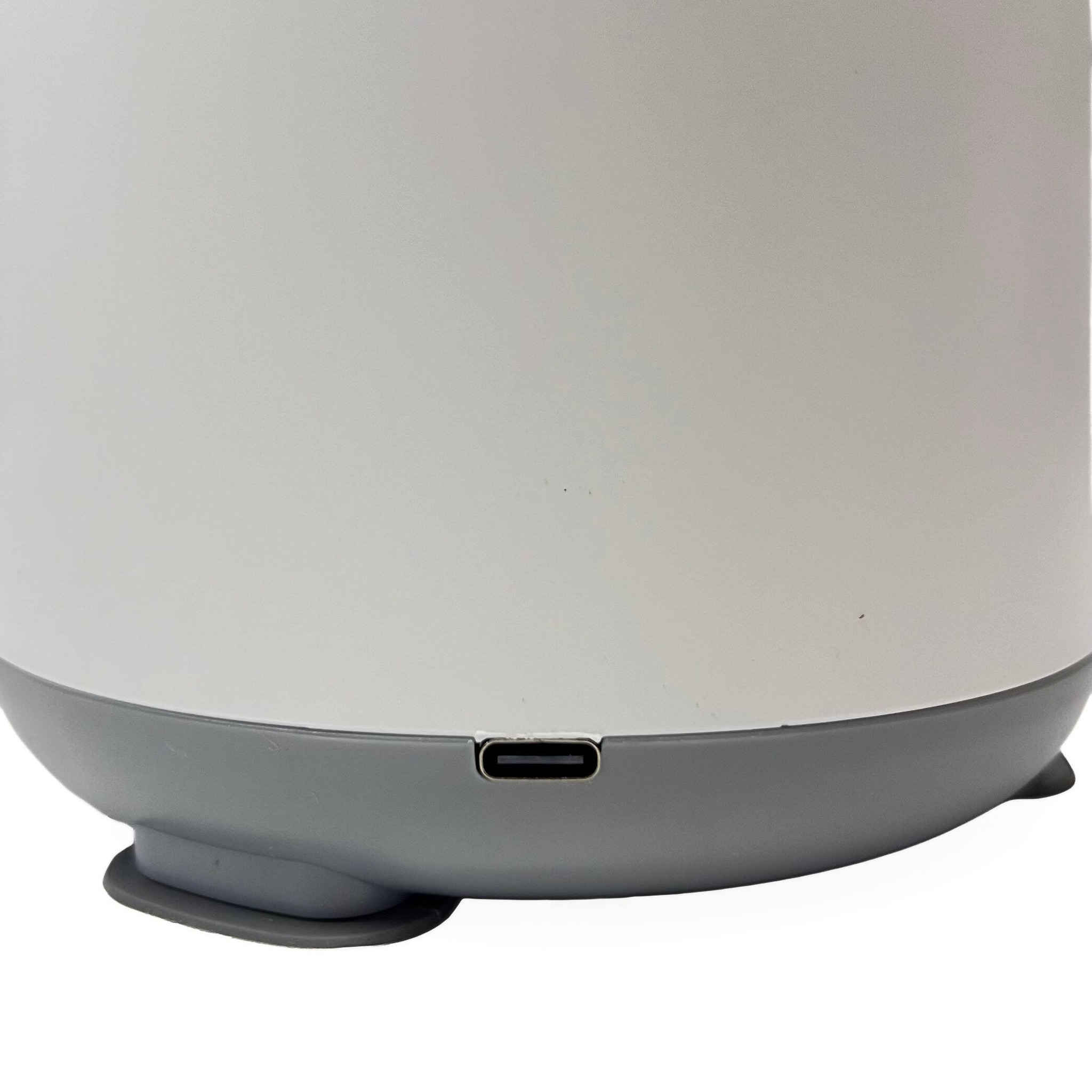 خلاط زجاجات الأطفال الكهربائي الأوتوماتيكي:بسعر 15الف 
الحل الذكي للآباء المشغولين

قدمي لطفلك الحليب المثالي في كل مرة مع هذا الخلاط الكهربائي الأوتوماتيكي والمبتكر.

تم تصميم هذا الجهاز لجعل مهمة تحضير زجاجات الحليب أسهل وأسرع، مما يمنحك المزيد من الوقت الثمين لتهدئة طفلك الجائع.

خلط متساوٍ وناعم: يضمن تقنية الخلط الفعالة إذابة مسحوق الحليب تمامًا في الماء، مما يقلل بشكل كبير من تكون الفقاعات والتكتلات. هذا يساعد على منع انتفاخ البطن أو بصق الحليب، مما يضمن راحة هضمية أفضل لطفلك.

تشغيل سهل بزر واحد: يتميز الجهاز بتحكم ذكي وبسيط بزر واحد، مما يجعله سهل الاستخدام حتى لكبار السن.

محمول ومريح: بفضل تصميمه الصغير وواجهة شحن Type-C، يمكنك حمله واستخدامه في أي مكان، سواء في المنزل أو أثناء السفر. يحتوي على بطارية ليثيوم مدمجة بسعة 1200 مللي أمبير يمكن أن تدوم لعدة أيام بشحنة واحدة.

تصميم آمن ومتعدد الاستخدامات: مصنوع من مواد ABS آمنة وصديقة للبيئة، ويحتوي على فتحة سيليكون مرنة تناسب زجاجات الأطفال ذات الأشكال والأحجام المختلفة (بقطر يتراوح بين 53 إلى 75 ملم).

ضوضاء منخفضة: بفضل قاعدة الشفط المضادة للانزلاق، يمكن تثبيته بإحكام على سطح الطاولة، مما يقلل الضوضاء (إلى أقل من 40 ديسيبل) ولن يوقظ طفلك النائم.

متعدد الأغراض: بالإضافة إلى حليب الأطفال، يمكن استخدامه لخلط القهوة أو المشروبات الأخرى، مما يجعله هدية مثالية للآباء والأصدقاء في أي مناسبة.

سعة البطارية 1200 مللي أمبير

جهد الشحن 5 فولت=

الجهد المقدر 3.7 فولت =

هذا المنتج هو مساعد رائع للآباء الجدد، حيث يوفر طريقة ذكية وصحية وعملية لتحضير حليب الأطفال بسرعة وفعالية.


**إذا كنت صاحب هذا الإعلان وتريد حذفه لأي سبب، رجاءا أرسل رسالة إلى الدعم الفني**