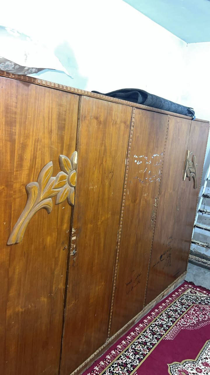 كنتور البيع  5 ابواب البابين اثنين كبار وحده مفرده الي بل نص  صاج عراقي بحاله جيده ناقصه فقط صبخ و قفاله جددد ضهر مالته بحاله ممتازه مكاني بغداد شارع حيفا رقمي ***********
