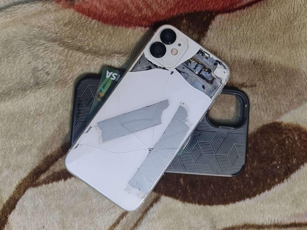 السلام عليكم ايفون 11عادي ذ128مبدل شاشه وبطاريه وكاله كامرات نضيفه فيس ايدي شغال خط شغال كله عل فحص للبيع او مراوس +ضهره مفطور بسس +وياه 2كفرات هديه 

سعر 200وبيه مجال او مراوس


**إذا كنت صاحب هذا الإعلان وتريد حذفه لأي سبب، رجاءا أرسل رسالة إلى الدعم الفني**