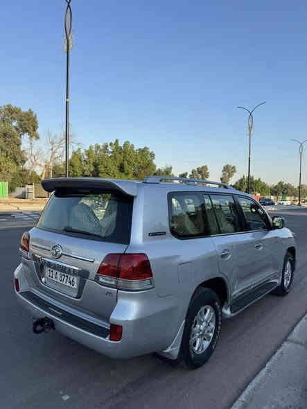 السلام عليكم الاندكروز 2011 ستينيه اصل فول مواصفات فتحه كشنات كهرباء  كشنات جلد شاشه تحكمات جهتين فول السياره صبغ جاملغ  خلفي فقط باقي السياره مكفوله كفاله عامه وسونار المندلاوي بل منشور السعر278 وبيها مجال رقمي ***********
