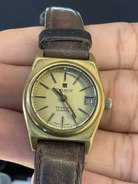 تيسوت نسائي • قطر ٢٥مم • طلاء ذهب ١٠ميكرون