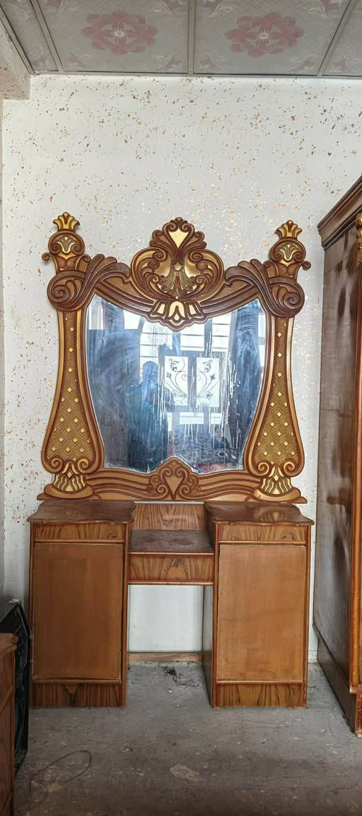 غرفه كمله نضيفه
سعر 400وبيه مجال 
النجف شارع الحولي 
رقم ***********
