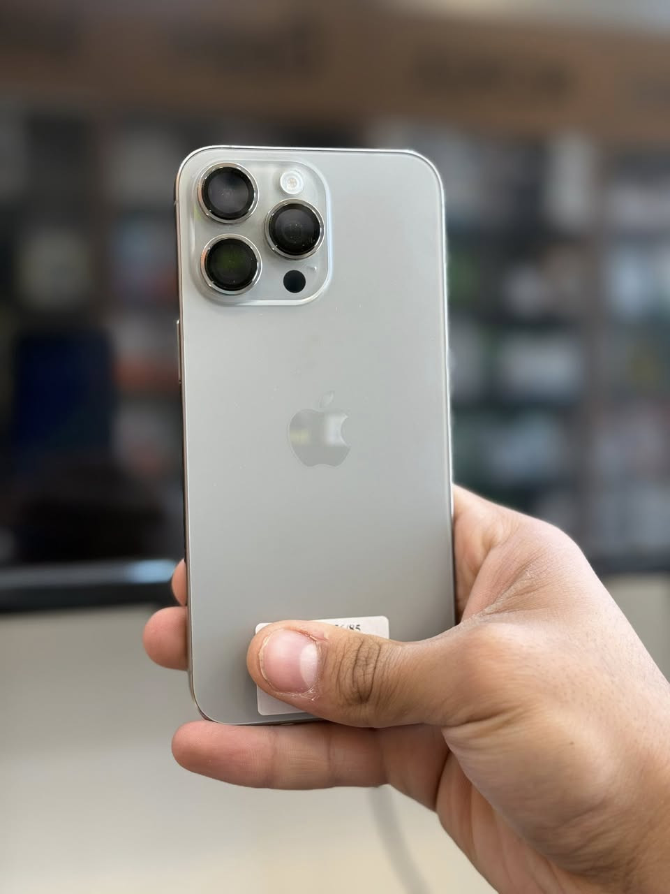 15 برو ماكس 
ذاكره 256 
بطاريه90
جهاز نضيف 
مستبدل عدسه كامره فقط 
ما بي اي خلل 
سعره 890 الف وبي مجال 
عنوان بغداد السيديه 
***********
