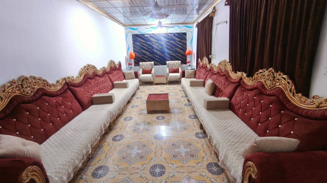 السلام عليكم بيت زراعي 600 متر 4 غرف صاله واستقبال  وحمام داخلي وخارجي كراج جبير وحديقة مكان البيت شوفة ***********السعر 90 وبي مجال للاستفسار
