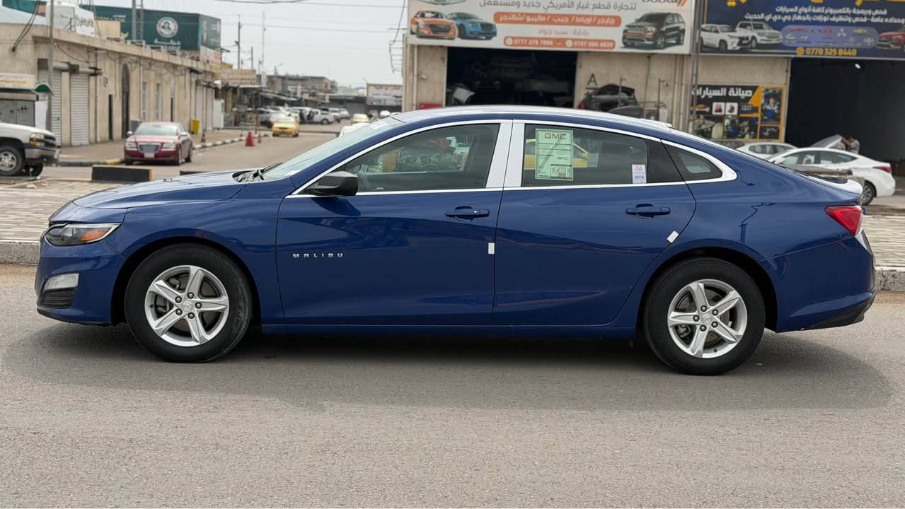 السلام عليكم 
شوفرليت ماليبو 2023  لون بحري  المميز  رقم بصره معقوقين  حادث فقط بنيد مبدل ومصبوغ شاصي لغد كفاله السيارة كلش جديده وجهازه

المواصفات : 
بصمة تشغيل  / كرسي كهرباء / تحكم ستيرن / شاشة كبيرة / / تدفئة كشنات  / هندبريك دكمة / بلوجكتر LED  / ويل كب  / مانع انزلاق / بلوتوث / اواكس / USB / ماشيه 57 كيلو
السعر 117 وبيها مجال
الاستفسار *********** البصرة, العراق

