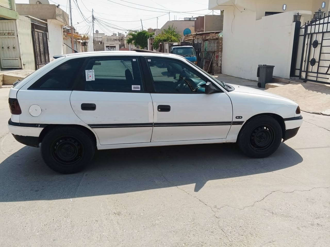 اوبل استرا. موديل 1992 محرك 16 كير.
عادي قايش عريض (پاور) سنويه مشروع
 وطني شرط التحويل 
سياره بدون ضربه  كوبون بنزين بيهه 

مكان سياره كركوك 
سعره 33 
***********
