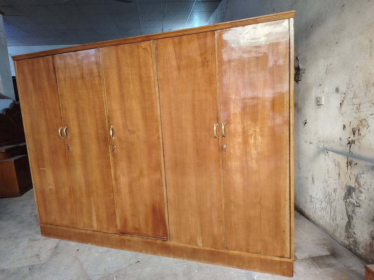 سلام عليكم كنتور ابو الخمسه بيبان صاج تسكام ضهر جرجوبه  للبيع سعر 250مكان حله واتساب***********
