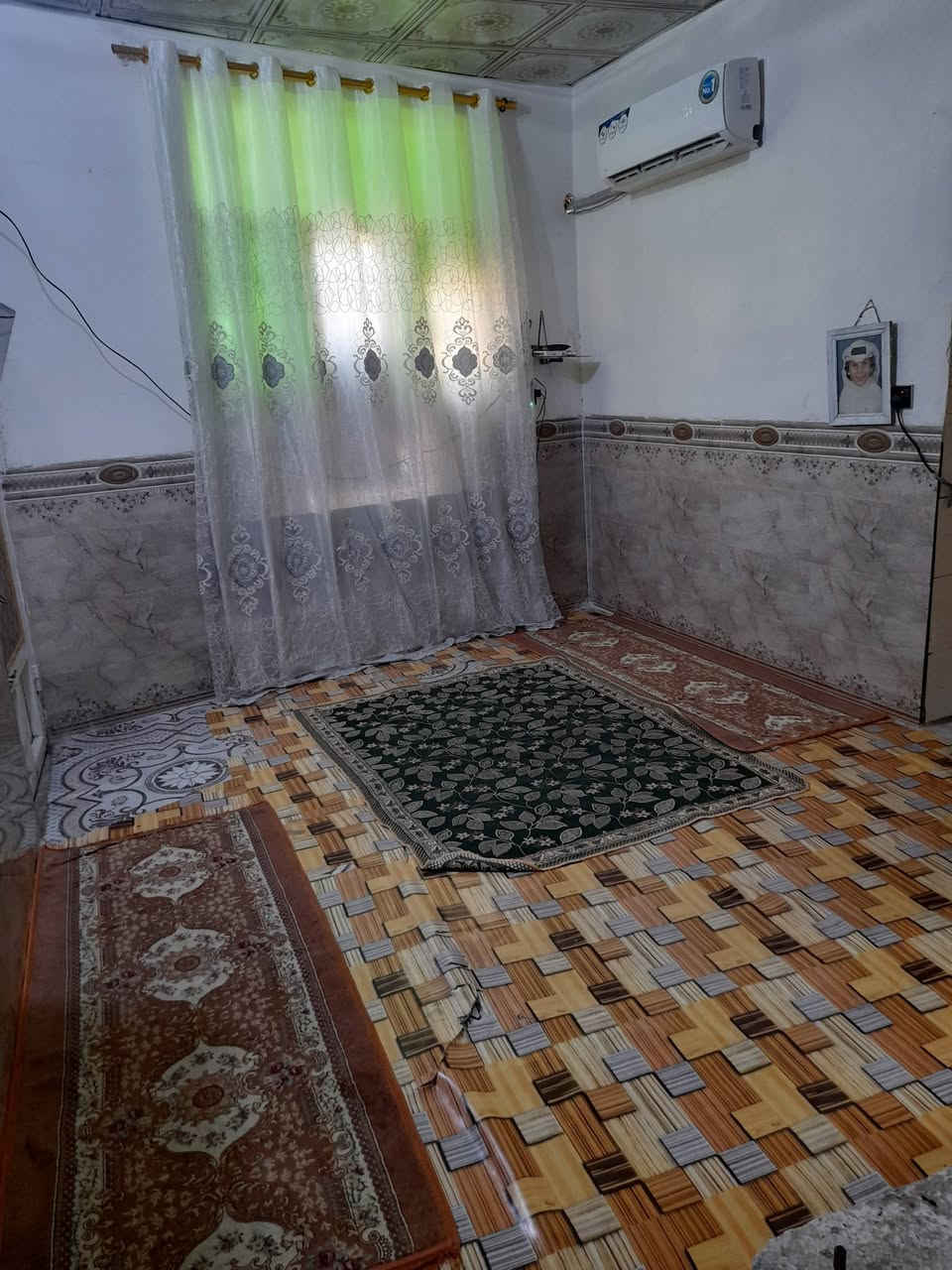 سلام عليكم 
بيت للبيع مساحه ١٠٠ متر يحتوي على غرفه وصاله واستقبال وصحيات خارجيه وداخليه ويوجد ترك على طول البيت سند ٢٥ زراعي في منطقه فريحه قرب الجامعه فرع الجبور قريب على الشارع العام مسلح وبناء بلوك  خدمات ماء كهرباء السعر ٦٢ مليون وبي مجال انشالله الاستفسار على هذا الرقم ***********
