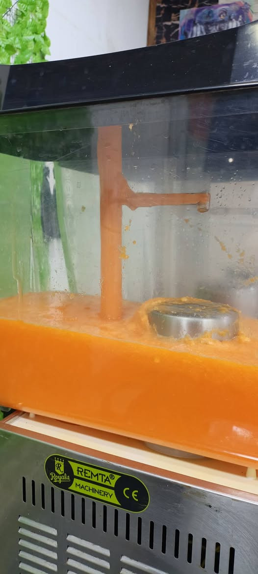 جهاز عصائر شغال تبريد وتدوير جهاز صناعته تركي السعر 400 وبي مجال للشراي مكاني الكوت للاستفسار الاتصال ع الرقم  ***********
