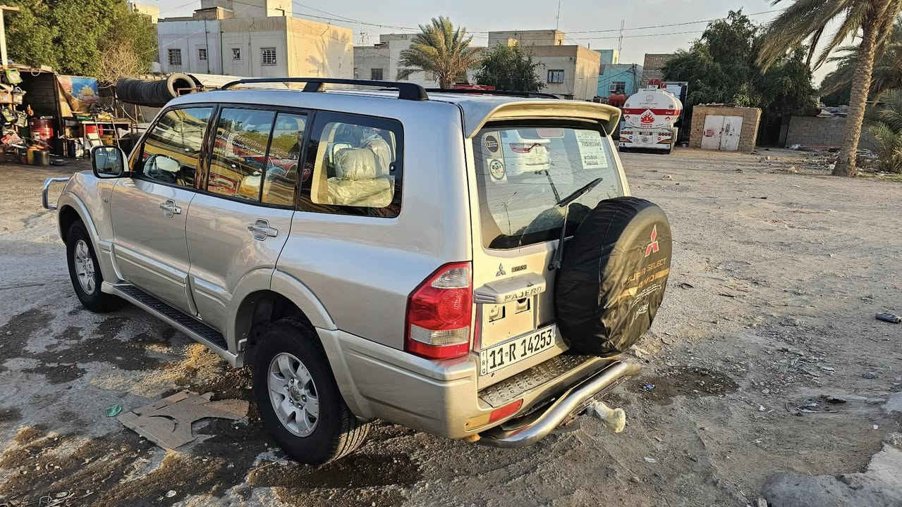 السلام عليكم باجيرو موديل 2003 رقم بغداد نكليزي تحويل ثاني يوم سنويه لغايه 2030 هزه جديده اخوان راح اطيكم تفاصيل السياره كامله مكينه كير حداديه تخم تاير كهربائيات تبرد مكفولات السياره بيها منضومه مال غاز تشتغل غاز وبانزين السياره مكفوله من ضربه وصبغ وتبديل السياره كل نقص مابيها جاهزه برغي ماعايزه  السعر 87 بيها مجال شي بسيط رقم الهاتف *********** اخوان مكاني كربله
