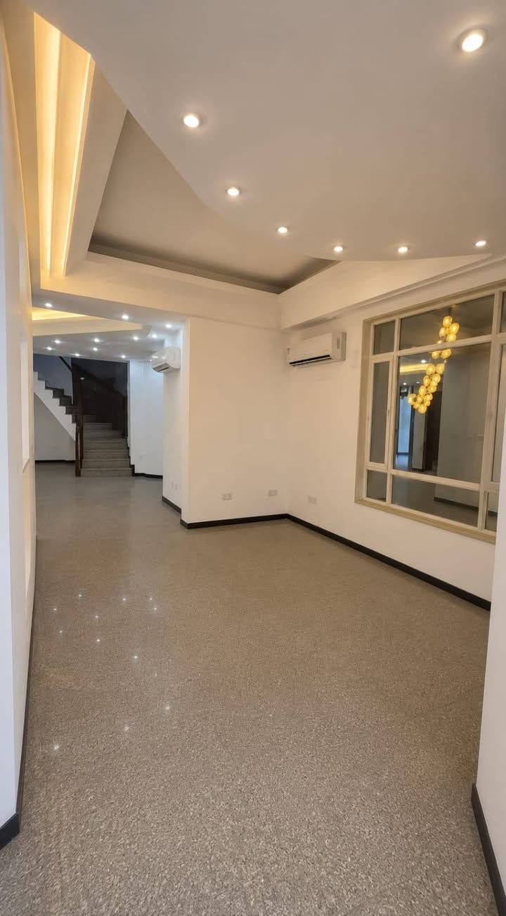 📍 دار للإيجار – المنصور / المهندسين

✨ فرصة مميزة في واحدة من أرقى مناطق المنصور، ركن على ثلاثة شوارع، مناسب للشركات، المنظمات، ومراكز التجميل.

📐 المساحة: 400م²
📍 ركن على ثلاثة شوارع
📏 الواجهة: 10م × 10م

🏠 مواصفات العقار: ⭕️ 4 غرف نوم ماستر
⭕️ مدخلان مستقلان
⭕️ موقف سيارات تحت الأرض
⭕️ مسبح داخل المنزل
⭕️ مطبخ مؤثث جزئيًا
⭕️ مكتب مؤثث جزئيًا
⭕️ غرفة خدم
⭕️ مخزن تحت الأرض
⭕️ مولدة خاصة بالبيت

🔹 الإيجار سنوي فقط

🎯 مناسب لـ: ⭕️ الشركات
⭕️ المنظمات
⭕️ مراكز التجميل

📞 للتواصل والاستفسار:
📍 دار للإيجار – المنصور / المهندسين

✨ فرصة مميزة في واحدة من أرقى مناطق المنصور، ركن على ثلاثة شوارع، مناسب للشركات، المنظمات، ومراكز التجميل.

📐 المساحة: 400م²
📍 ركن على ثلاثة شوارع
📏 الواجهة: 10م × 10م

🏠 مواصفات العقار: ⭕️ 4 غرف نوم ماستر
⭕️ مدخلان مستقلان
⭕️ موقف سيارات تحت الأرض
⭕️ مسبح داخل المنزل
⭕️ مطبخ مؤثث جزئيًا
⭕️ مكتب مؤثث جزئيًا
⭕️ غرفة خدم
⭕️ مخزن تحت الأرض
⭕️ مولدة خاصة بالبيت

🔹 الإيجار سنوي فقط

🎯 مناسب لـ: ⭕️ الشركات
⭕️ المنظمات
⭕️ مراكز التجميل

📞 للتواصل والاستفسار:
 ***********
📲 متوفر واتساب

🟩 نستقبل جميع العروض والطلبات العقارية.
🟩 نوفر تصويرًا احترافيًا وترويجًا مميزًا للعقارات.

✨ عقارات الأكرم… ثقتكم عنوان نجاحنا.

#عقارات_الأكرم #عقارات_بغداد #عقارات_العراق #المنصور #المهندسين #دار_للإيجار #شركات #منظمات #مراكز_تجميل #عقار #LuxuryHomes #BaghdadRealEstate #IraqRealEstate
📲 متوفر واتساب

🟩 نستقبل جميع العروض والطلبات العقارية.
🟩 نوفر تصويرًا احترافيًا وترويجًا مميزًا للعقارات.

✨ عقارات الأكرم… ثقتكم عنوان نجاحنا.

#عقارات_الأكرم #عقارات_بغداد #عقارات_العراق #المنصور #المهندسين #دار_للإيجار #شركات #منظمات #مراكز_تجميل #عقار #LuxuryHomes #BaghdadRealEstate #IraqRealEstate
