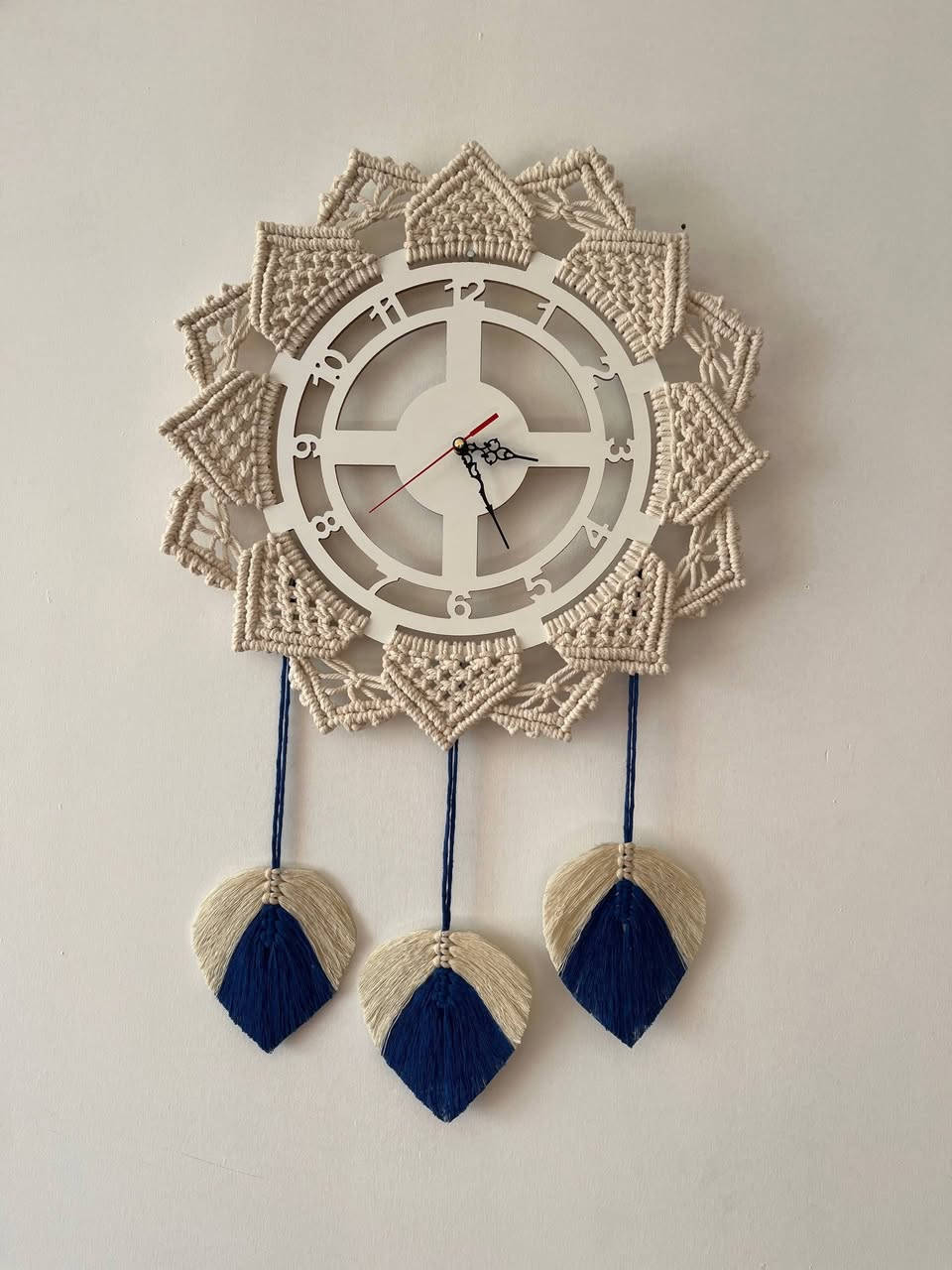 إذا تحبين التفاصيل المختلفة… هاي الساعة رح تخطف قلبك 🤎
شغل يدوي متقن، ألوان هادئة ولمسة فخامة تخليها محور الجدار بكل زاوية بالبيت 🌿✨

#اكسبلور #اكسبلور_فولو #اكسبلور_explore #فالو #مشاهير


**إذا كنت صاحب هذا الإعلان وتريد حذفه لأي سبب، رجاءا أرسل رسالة إلى الدعم الفني**