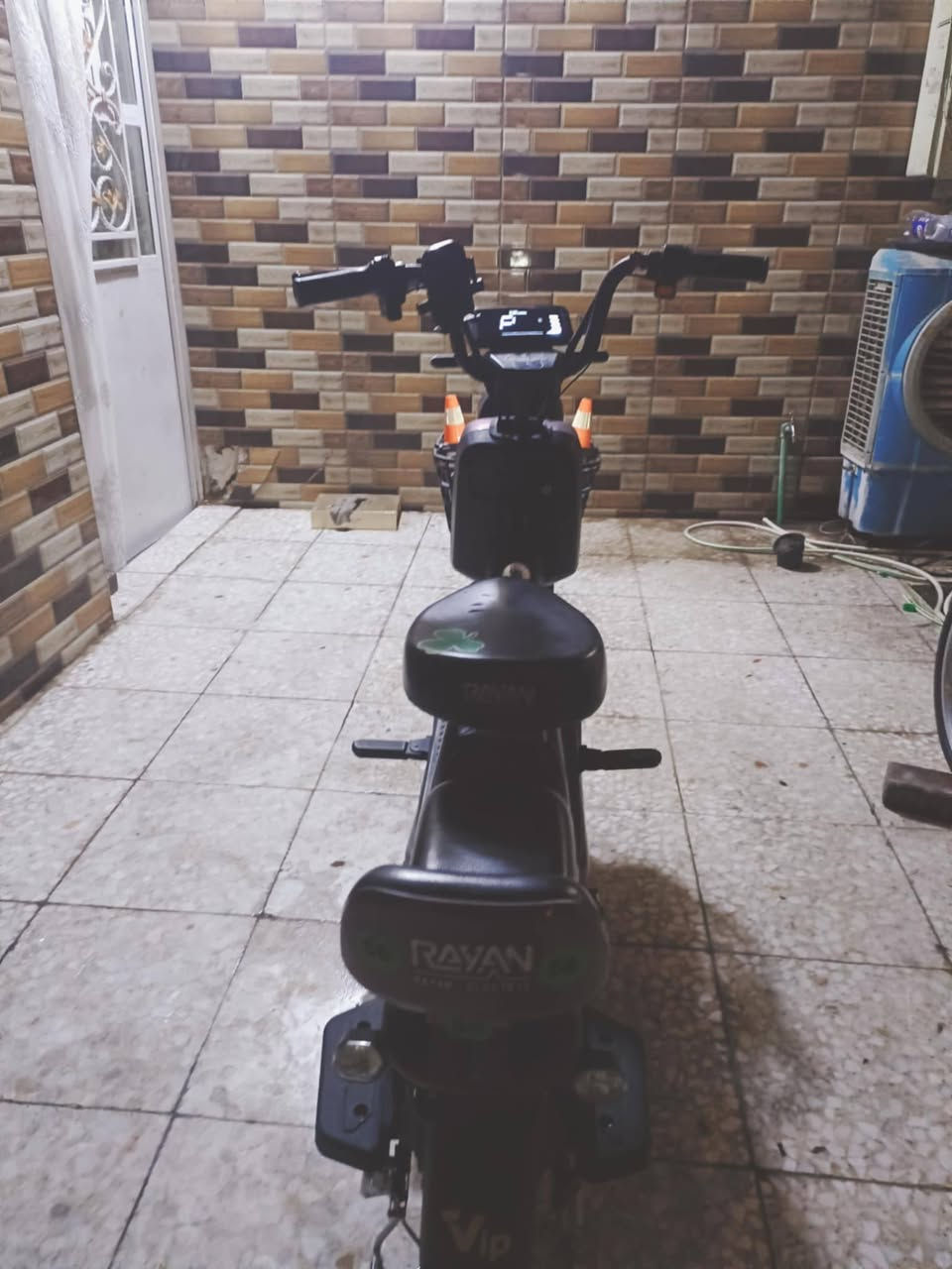 السلام عليكم دراجه نوع الريان دراجه ٤ بطاريات كبار بيه نضام ال بارك. دراجه سرعته ٤٥ درجه خير من الله جديده تخبل شخط مابيه ماصارلي هواي من نزلته وعليه ترتيبات حلوه سبايدر شغال الشحن مالته يطول هواي اشاير لايت عالي ناصي
بغداد الشعب
السعر ٣٥٠ وبيه مجال قليل
*********** خابرني واتساب أو ماسنجر خطي معلق
