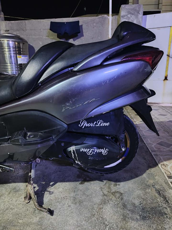 السلام عليكم 
دراجه فورزه 08 

دراجه مكينتها خير من الله وجديده 

كفراتها نضاف ٩٠ /١٠٠ شخوط خفاف 

دراجه شلعه ومعدل خير من الله 

كهربائيات كلها شغاله نكره سلف باي وقت

 

نقصها بس جامرلغ امامي دراجه كامله مكمله 

مكاني ديالى بعقوبه سعر مليون وبيها مجال 

شراي اتصل وادلل ***********
