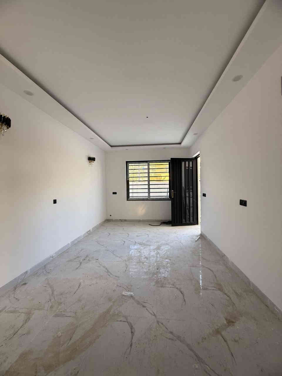 دار للبيع الموصل المدراء العامين 
مساحه 158 متر واجهه 7.5 م طابقين 5 غرف نوم وهولين واستقبال ومطبخ وخدمات 
وكراج وسطح كاشي 
سعر 365 مليون 
للإستفسار مراجعة المكتب او الاتصال على الأرقام التالية   عمار العبيدي   

***********

*********** واتساب

  ايمن   

 ‏‪0750 214 4093‬‏    ‏

‏‪0775 630 2993‬‏ واتساب

   اوس 

‏ ‭0770 287 3744

‏  ‬ ‭0750 219 5078‬    

ابو سند 

‭0 775 714 2899‬

عنوان المكتب حي النور سايدين دانية ماركت مقابل افران الرائد   #الرواسي_للعقار
