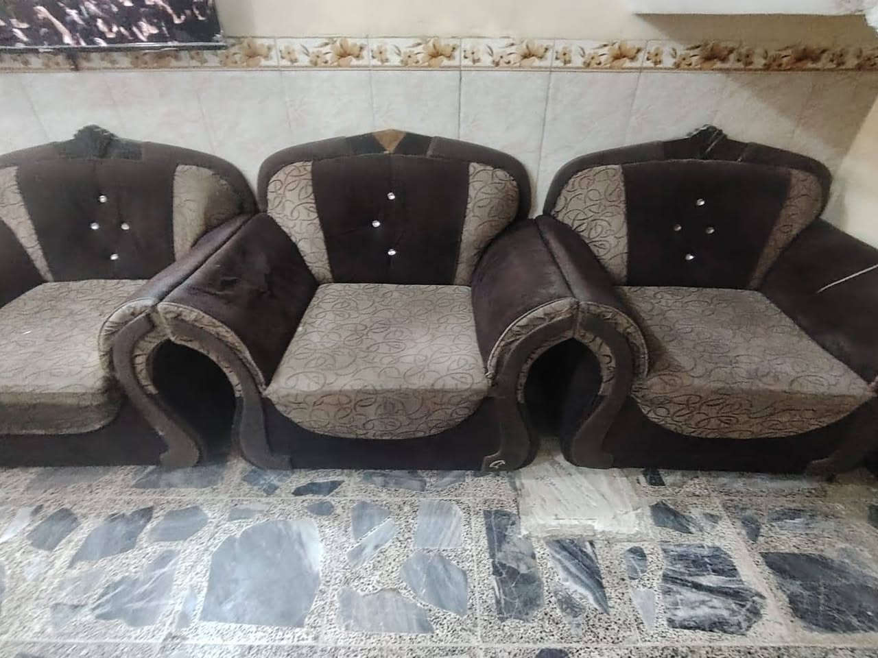 كراسي مال تخم اربع كراسي ب 50,000 الف


**إذا كنت صاحب هذا الإعلان وتريد حذفه لأي سبب، رجاءا أرسل رسالة إلى الدعم الفني**
