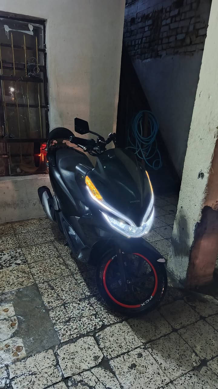 PCX جيل الثالث 🉐.
موديل /🇯🇵 2020.

الون / اسود ملكي 🖤.

سعر / بـ  16 💵 وبيهه مجال . 

لأستفسار / *********** واتساب. 

 معلوماتهه // ياباني وارد كوري اخوتي بداية رقم شاصي RL

كفالة عامة ابيعلك من باب بيتي مكينة 125cc 

كفالة مكينةوكفر وكلشي واوراقهه كاملة منفيست هم وياهه 🌏

تجي تدفئة باليدات (بلادية مو هنا بالعراق مسويهه)🇯🇵 

نضام ازدحام 

مداريهه دهن اصلي ابدل من وكالة معروفة وبانزين محسن ومي راديتر اصلي 👌🏻.

مكاني / بغداد / الشعلة تحديدا حي الجوادين. 

ورحمة الوالديكم لحد يكسر بحلال العالم ترة كلشي موجود بالسوك . 

وآسف عالاطالة اخوتي ❤ .
