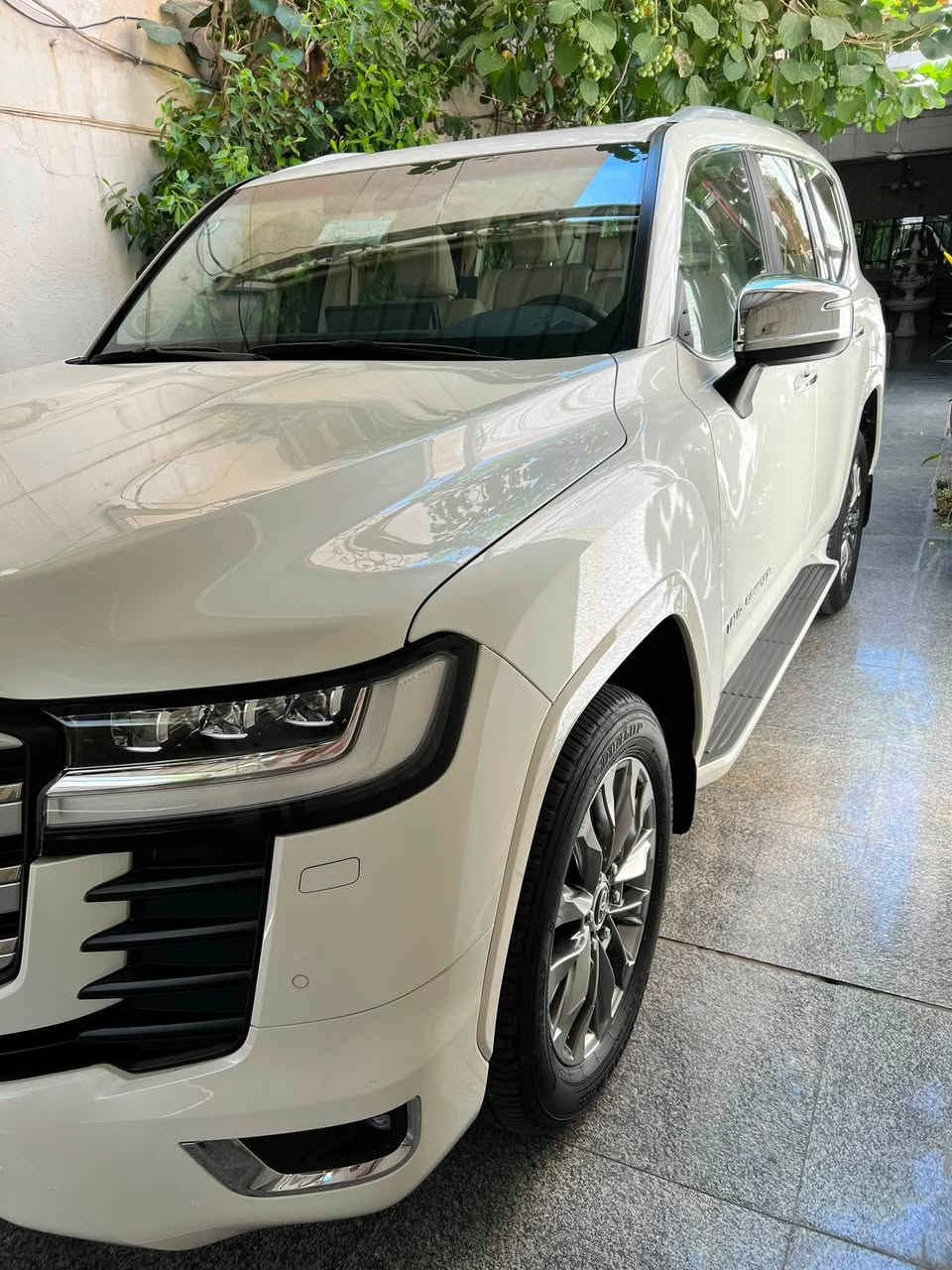 السلام عليكم لاندكروز 2023 VX ساز ماشية 30 الف مغلفة بالكامل PPF مكفولة من البارد والصبغ والشخط والرصعة بدون اي ملاحظة كراسي خلفية كهرباء كشنات تدفى تبريد كشن ميموري ذاكرة ٣ شاشات مكان السيارة الكاظمية السعر 69,500$ هاتف ***********/***********
