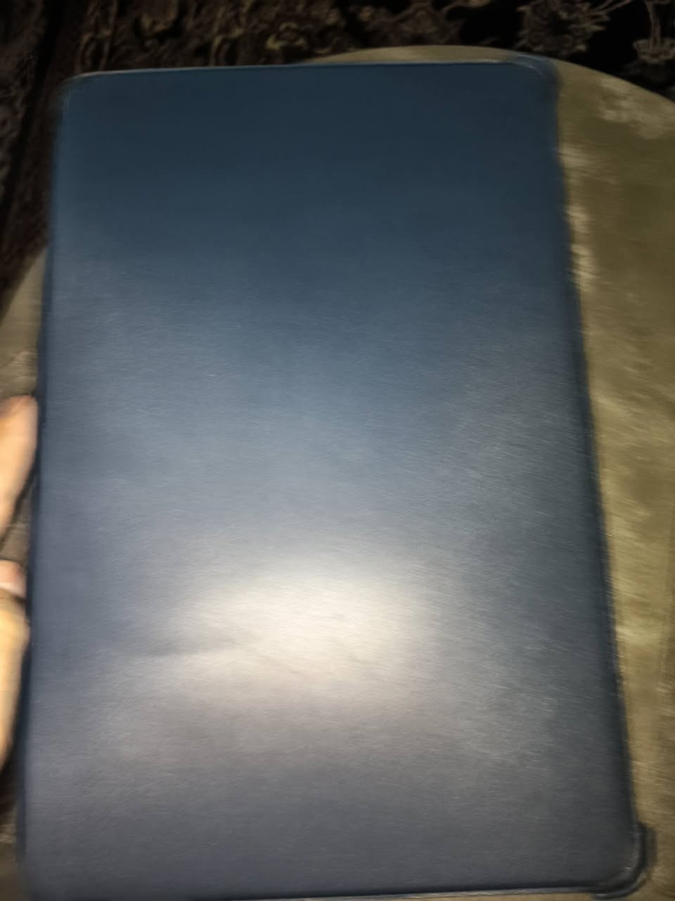 🔹 المواصفات الكاملة:
📌 الشاشة:
• شاشة كبيرة 12.0 إنش IPS LCD بدقة 1200×2000 بكسل (2K) — ممتازة للفيديوهات والبث 📺 �
smcyberzone.com
🔋 البطارية:
• بطارية قوية بسعة 7250 mAh تدوم طول اليوم مع شحن سريع 22.5 W ⚡ �
iq.mobgsm.com
⚙️ النظام والمعالج:
• نظام Android 12 مع واجهة Magic UI 6.1 💻 �
• معالج Qualcomm Snapdragon 680-Octa-Core — أداء مستقر للمهام اليومية 📈 �
• معالج رسومي Adreno 610 🎮 �
iq.mobgsm.com
iq.mobgsm.com
smcyberzone.com
💾 الذاكرة والتخزين:
• RAM: 4 GB أو 6 GB 👌 �
• تخزين داخلي: 128 GB — مساحة كبيرة للتطبيقات والفيديو 👨‍💻 �
iq.mobgsm.com
iq.mobgsm.com
📸 الكاميرات:
• كاميرا خلفية 5 MP 📷 �
• كاميرا أمامية 5 MP 📸 �
smcyberzone.com
iq.mobgsm.com
🔊 الصوت:
• نظام صوت قوي بـ 8 سماعات مع دعم DTS:X + HONOR Histen — صوت ممتاز للفيديو والموسيقى 🎧 �
honor.com
📶 الاتصال:
• Wi-Fi ثنائي التردد (2.4/5 GHz) 📡 �
• Bluetooth 5.1 👌 �
• لا يدعم شبكة الهاتف (بدون SIM) 🚫 �
iq.mobgsm.com
iq.mobgsm.com
gsmarena.com.in
🧠 ميزات إضافية:
• هيكل معدني خفيف الوزن (520 جرام فقط) 💎 �
• حماية للعين وتقليل الضوء الأزرق 🔆 �

رايده ب350 وبي مجال ويعتبر من افضل ايبادات هذا جيل 

وملحقاته گفر لابتوب
وملحقات اضافيه مال ايباد نفسه 

مكاني الامين ثانيه شارع المركز


**إذا كنت صاحب هذا الإعلان وتريد حذفه لأي سبب، رجاءا أرسل رسالة إلى الدعم الفني**