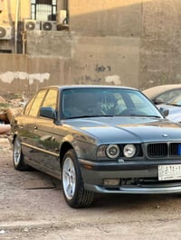 وبركاته)  BMW 525 لون رصاصي رمادي مميز رقم ( بغداد ) السياره حلوه نصبه...