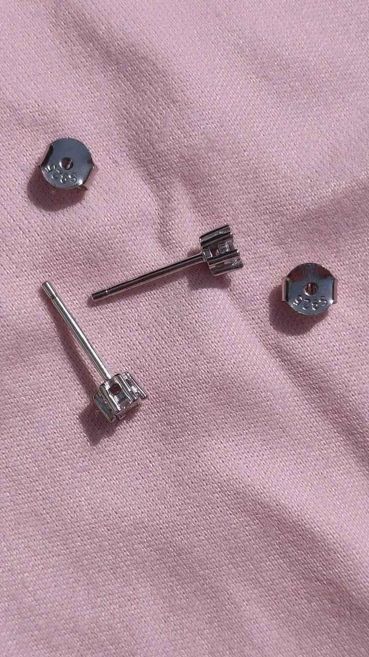 زوجين تراجي موسنات مع كارت مختومات قفل وتراجي 925 الماس الموسنايت يم اعلئ سعر


**إذا كنت صاحب هذا الإعلان وتريد حذفه لأي سبب، رجاءا أرسل رسالة إلى الدعم الفني**