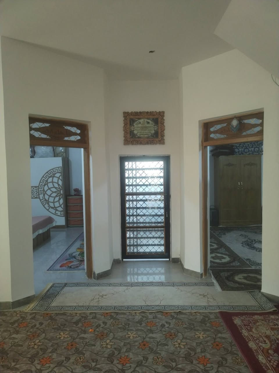 السلام عليكم بيت البيع في السنيه مجمع ساجد المساحه ٢٠٠متر 
اي استفسار ***********
