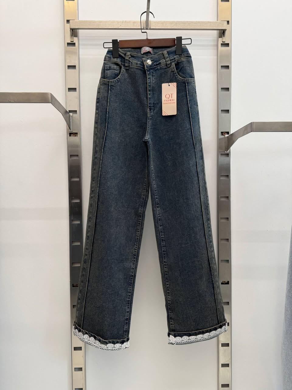 بطرون جينز تركي اصلي الطول 108🌺
العنوان الديوانيه قضاء غماس شارع الصافي 🌸
الفرع المقابيل التفاحه الخضراء 🌺
مجاور ازياء نونه  🌺
يوجد توصيل *********** جميع المحافظات العراق 🌹
