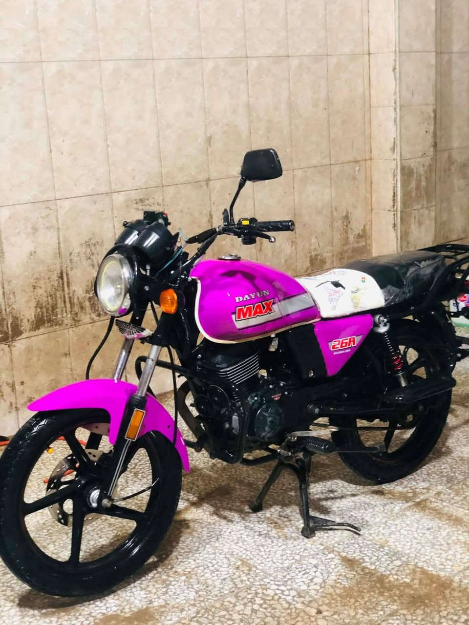 السلام عليكم دايون نفخ مديل 23 دراجه حلوه  مكينه مامفتوحه  ناعمه خرسه مامشتغله دلفري استخدام شخصي سنويه نجف رقم موجود كبل تستلم دينار متدفع
مداور ثاني يوم سعر الدراجه مليونين وربع مكان الدراجه  النجف حي القادسيه للاستفسار *********** تحياتي الكم شباب فدوه الميشتري لاكسر بل سعر بيع فقط.....
