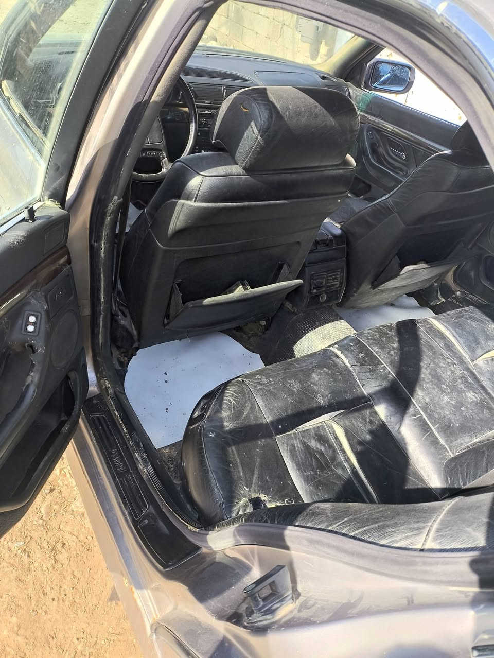 سلام عليكم
بي ام خفاش للبيع اصل 740 مكينه حاويه صار شهر من شديتها كير تمساح حداديه نص عمر ابيع بدون دعاميه خلفيه غرفته زينه مقبوله سعر خاص 
رقم ***********
