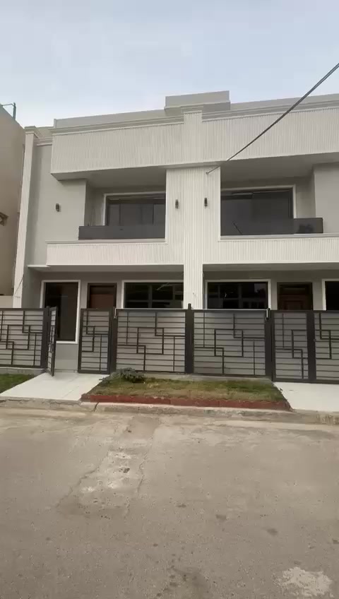 بسم الله الرحمن الرحيم
🔷
⤵️⤴️ 
🔹للبيع مشتملات مساحة 85 واجهة  6:50 نزال13
خمس(5) غرف نوم كبيرة واسعة +3 حمام +مطبخ +صالة 
🔹عنوان : حي الجهاد الضباط مجاور شقق حي صدام 

🔷🔷 البيت فول الفول بناء درجة اولى

🔷🔷يحتوي المشتمل على 
الطابق الارضي :صالة كبيرة +مطبخ +منور داخلي +منور خارجي +غرفة +حمام 
الطابق الاول :2غرف نوم + حمام + بلكونة 
الطابق الثاني: 2 غرف نوم +حمام 
للاستفسار الاتصال
حسين أبو عقارات
***********
مكتب الثقه الهندسي للعقار بغداد الكرخ حي الجهاد الضباط
سعره ٣٠٥ بي مجال
