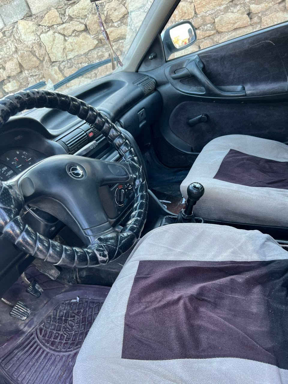 السلام عليكم
استرا للبيع موديل 93 رقمها مسطرة طخم جديد سيارة حلوه حيل
 شرعيها موجود تريد تحويل تريد وكاله 
السيارة تاكيه تكيه خفيفه‏
السعر اتصل وتدلل
ترهم نقد وترهم مقدمه وب شهر ورقتين 
***********
