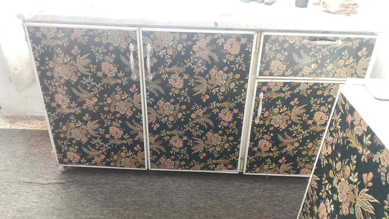 كاونتر مستعمل للبيع المرمرة مال السنك مفطورة وبي ملاحضات بسيطة نورمادة باب وهالامور 

١٥٠ الشراي 
 يتوصل ع الرقم ***********
