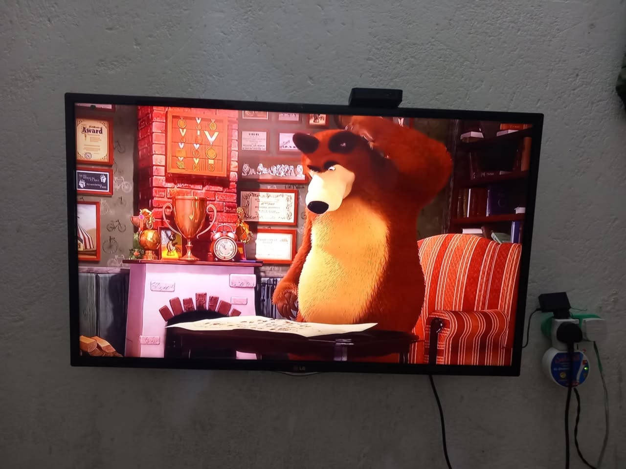 الجي كوري حجم 42 بدون نتك يعني ماتكنك بيهه ستلايت منهه وبيهه ب150 ميد ان كوريه صناعته


**إذا كنت صاحب هذا الإعلان وتريد حذفه لأي سبب، رجاءا أرسل رسالة إلى الدعم الفني**