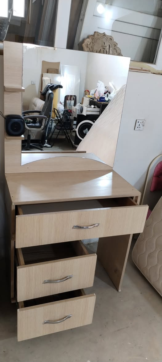 مێزتوالێت دەستکرد پاکوخاوێن بێکێشە نرخی کۆتای 45هەزار .حاجیاوا.***********

