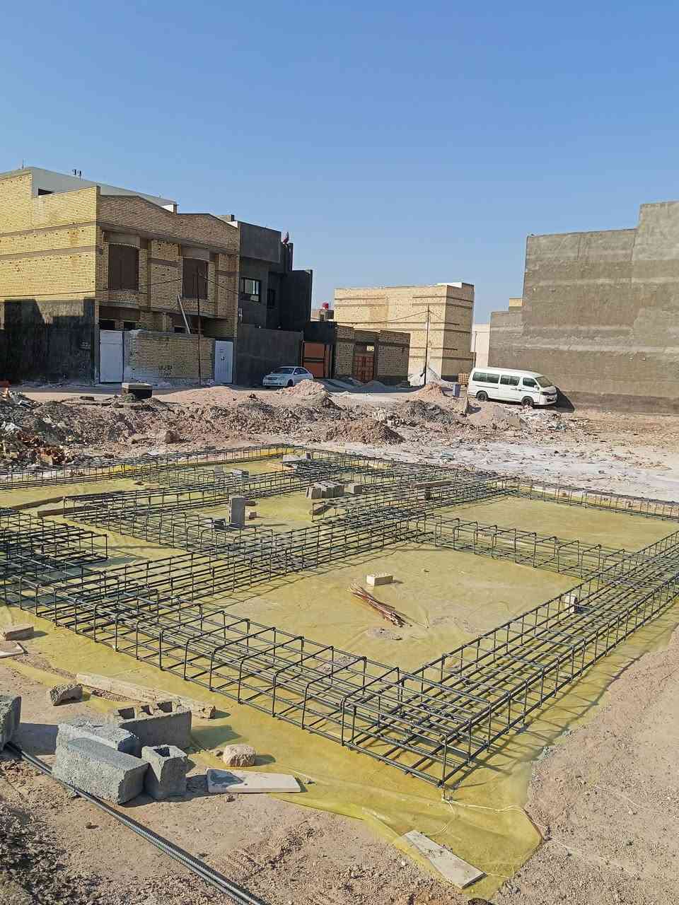 تم بفضل الله تعالى وبركاته صب اساس مساحته 100 متر في الثاتزه الاوله  والتوفيق للجميع ان شاء الله اخوكم احمد النجار لجميع اعمال النجاره والتسليح والصب ***********@@
