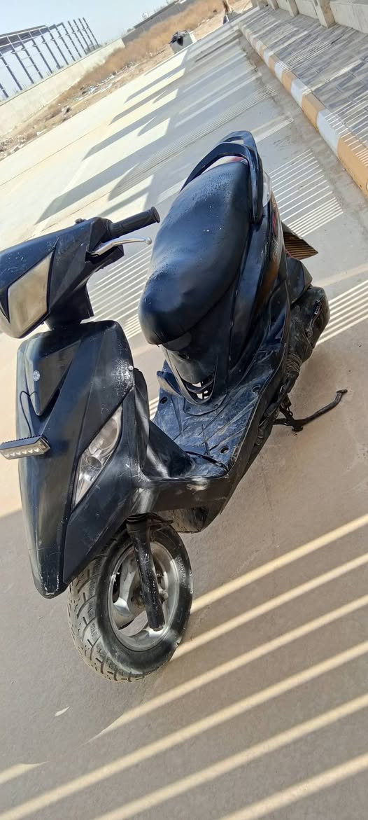 السلام عليكم دراجة ماكس ثعلب الدراجة نكرة سلف كاملة من اي نقص الكهربائيات كلها شغالة المكينة ما مفتوحة الاشاير تشتغل السعر 500 وبيها مجال قليل مكاني بغداد الزعفرانية *********** اتصال
