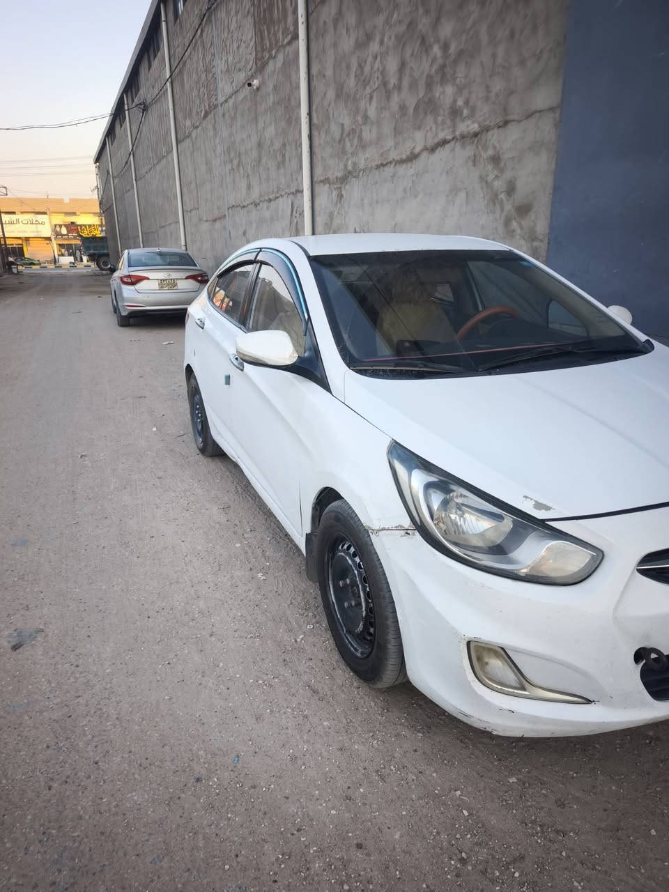 السلام عليكم
اكسنت  وارد خليجي موديل 2013
مكينه 1600 دوش قطرتين 
كير ومكينه مكفولات
بيها قطعتين ونص صبغ فقط
بدون تبديل وبدون دواخل كفاله
تخم تاير جديد باتري جديد تبريد شغال 
سنويه وهزه جديده ل 31 
رقمها مثنى  انكليزي الجديد 
مشروع وطني وين متريد تداور
السياره بأسمي تحويل مباشر
السونار مرفق بالمنشور
السعر ( 86 ) ورقه وبيها مجال حك الجيه

مكاني النجف الاشرف 
شارع المطار الجديد
*********** بي واتساب
