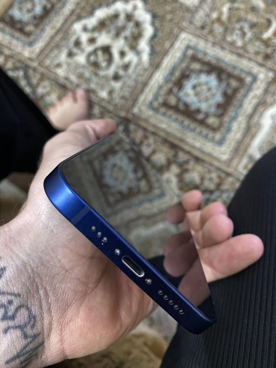 السلام وعليكم اخوان ايفون 12 #لوك ما بدل ولا قطعه مفتوح تخطي صارت مشكله بل كامرات ول فيس ايدي  بطاريته 86.        150الف  مكاني المشتل *********** ما متواجد عل نت وتوصيل ماكو
