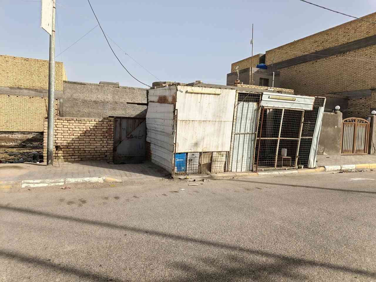 يالله اللهم صلي على محمد وآل محمد
قطعة للبيع مساحة 200م موقع مميز على الشارع الرئيسي حي الشرطة بوجه الشارع الرئيسي تحتوي على محل ومسيجة بالكامل سياج اصفر مقابيل المدرسة الجديدة للتواصل خاص او على الرقم التالي ***********
