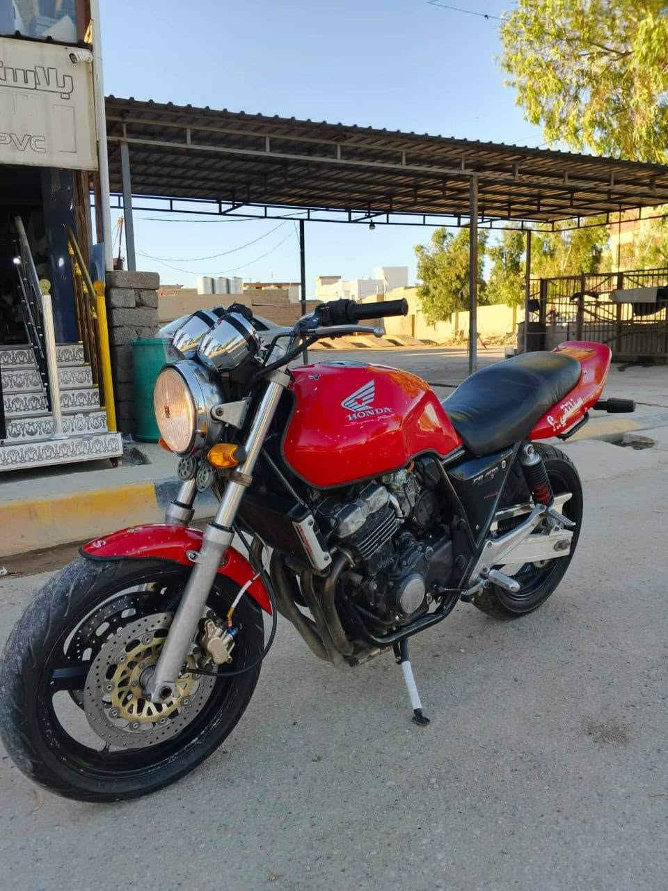 سلام عليكم سيبي فور 400للبيع سعر1250بيها مجال شراي اتصل وادلل كلشي مبيها بس كازكيت مبدل فقط شراي اتصل وادلل***********
